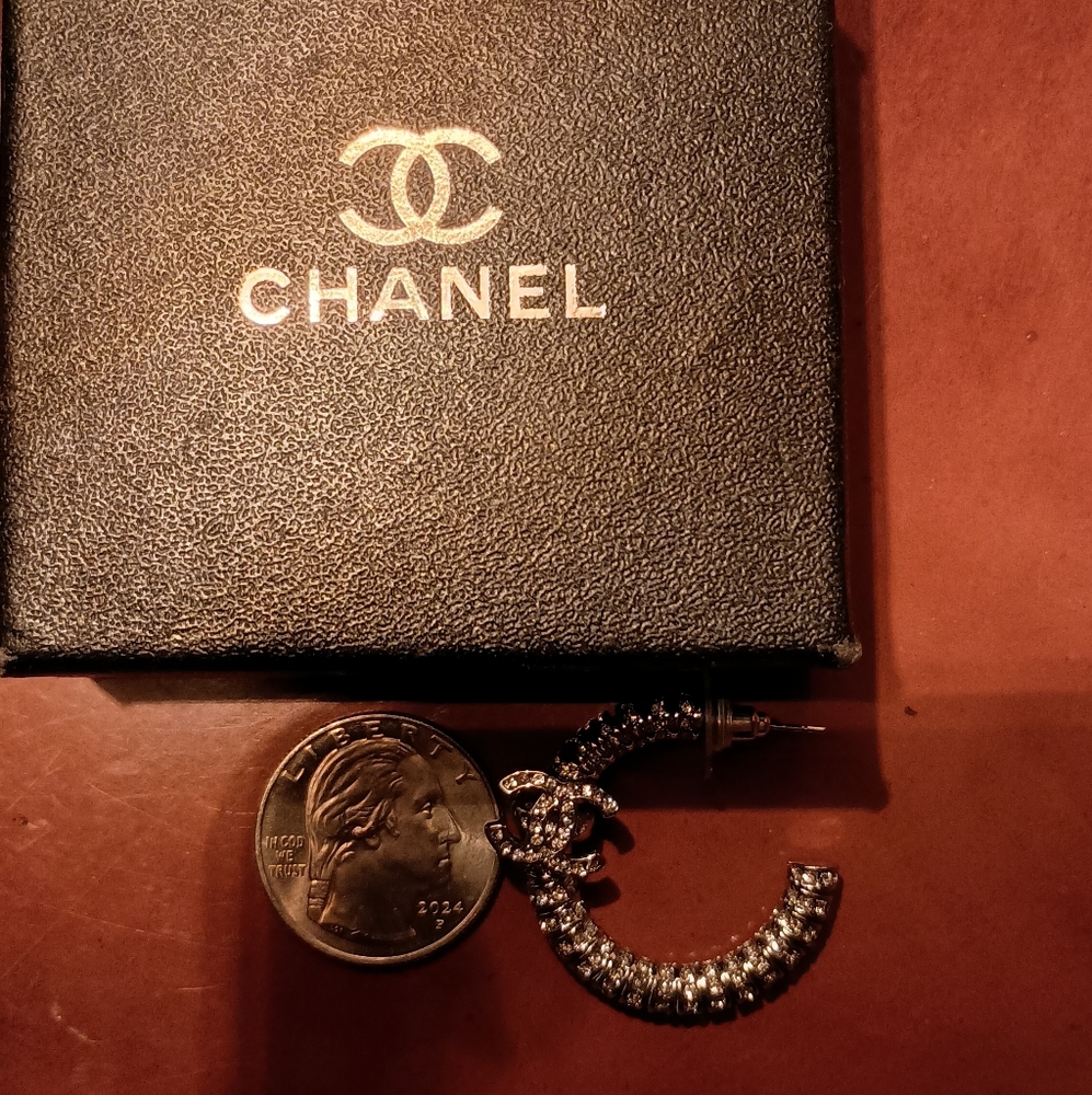 Chanel Hoops - Picture 13 of 16